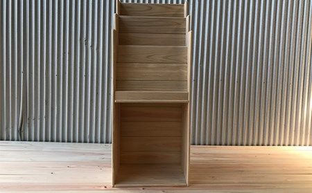 24-649．国産 四万十ヒノキ使用『ひのきの絵本棚　小』