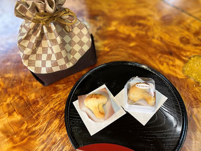 ※焼き菓子　銘菓・かぶちまつたけをシックな巾着袋に入れてお届け。全国菓子大博覧会で名誉総裁賞受賞！