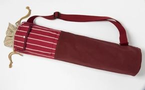 「琉球帆布」ヨガマットケースB（レッド）- ヨガ マットケース 収納 帆布 手づくり ハンドメイド 軽い 丈夫 布 人気 ツートンカラー おしゃれ ポケット付き 高級感 ベルト 調整可能 琉球帆布 手仕事 伝統技術 沖縄県 八重瀬町【価格改定】