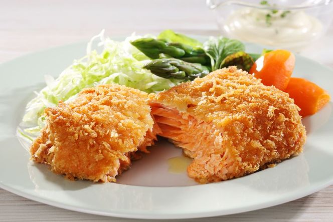 ※2025年12月末までにお届け※ギンサケサーモン【2kg】小分け 下処理不要 絶品の「塩締め」レシピ ふるさと納税 海鮮 サーモン 鮭 魚 銀鮭 刺身 生食用 さけ サケ ふるさと ランキング 人気 魚介類 魚介 北海道 白糠町