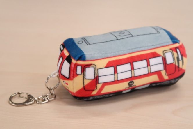 BF102 島鉄 もふもふマスコットキーホルダー＜赤パンツ車両＞ キーホルダー 電車 鉄道 クリーナー 長崎県 島原市