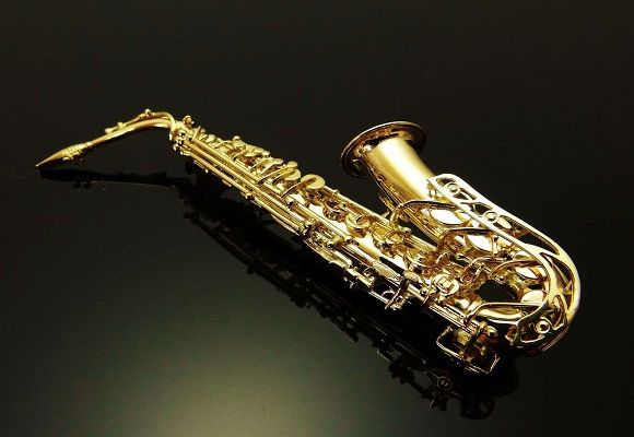 K18　サックスブローチ　BO-4