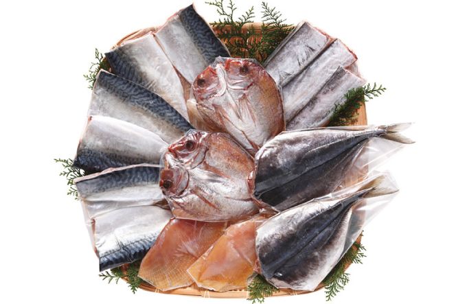 凍眠市場 三陸沖産 干物セットC 5種 計1.9kg ( さば 300g×3 アジ 150g×2 タイ150g×2 タチウオ 200g エイヒレ 100g×2） [シャディ 宮城県 気仙沼市 20564017] 干物 サバ 鯖 鯵 あじ 鯛 たい えいひれ 太刀魚 たちうお 魚 魚介 冷凍 