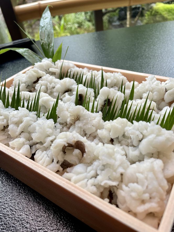 京名物 鱧おとし 30切れ 酢みそ・梅肉付（湯引き鱧）＜丹波四季菜料理 宮本屋＞ ｜京都 鱧 ハモ はも 期間限定 丹波 国産 天然 切り身 ※お届け不可地域あり 