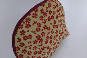 シルク・ちりめんポーチ （小桜文様）薄黄色　TR00014