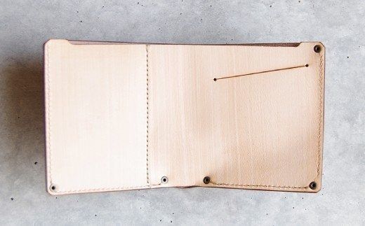 【こだわりの革細工】二つ折り財布 /「LEATHERS by Kei Arabuna」 105002