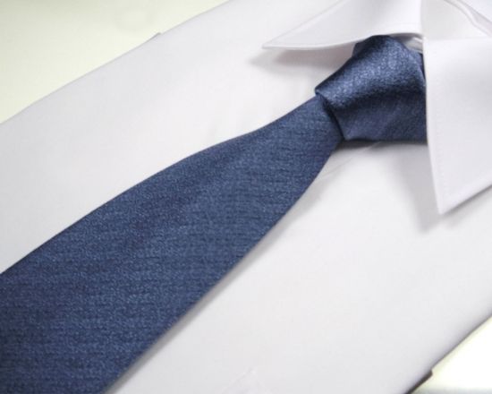 郡内織物「富士桜工房」シルクネクタイ『燻』梨地無地 薄藍 FAA1048