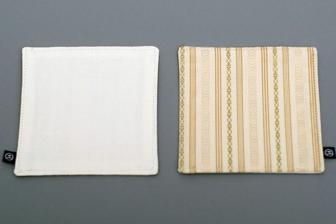 博多織 コースター セット ベージュ & 黒 各2枚 計4枚 / 西村織物 / 福岡県 筑紫野市 [21760441] 博多 福岡 お土産 和雑貨 献上柄 伝統工芸品