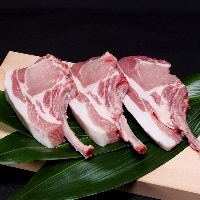106 北海道産豚肉（骨付ロース）【3.0kg前後】 44,000円
