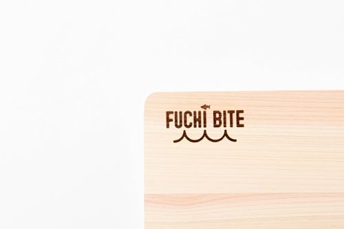 【FUCHI BITE】スケール付き木製まな板（ヒノキ）
