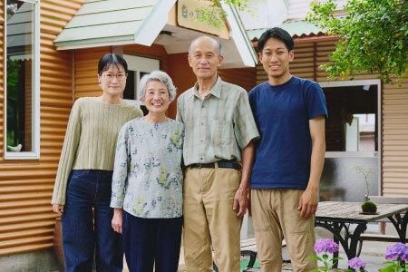 和紙染草花文四角皿 【日の隈窯 和紙染 神埼市 和紙 佐賀 陶器 粉引き 鉄絵 草花 窯元 陶芸作家】(H025108)