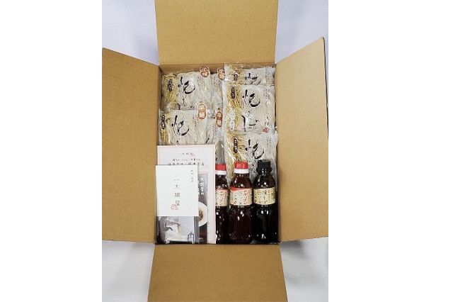 メディア紹介多数！大磯屋製麺所の熟成焼そば（深蒸し仕立て）  30食(中太麺＆平麺) 特製ソース1本・ナポリタンソース2本付き H014-030