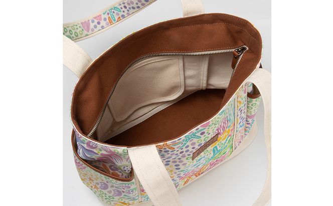 「琉球帆布」ショッピングトート / サンゴの花畑 - 帆布 布 丈夫 トートバッグ 人気 アーティスト イラストレーター Pokke104 池城由紀乃 おしゃれ レディース ファッション お出かけ かばん 鞄 手仕事 手づくり ハンドメイド 琉球帆布 伝統技術 沖縄県 八重瀬町【価格改定】