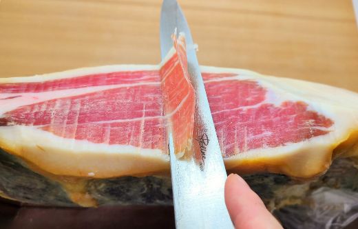 【総本家　肉のあさの】【ワークショップ】滋賀県産三元豚もも肉を使った生ハム手づくり体験（１本分）【AE18SM】