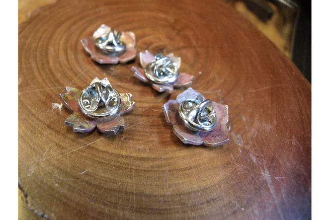 古銭一銭銅貨・桔梗家紋ピンバッジ [No.282]