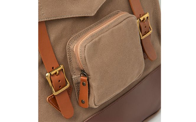 「琉球帆布」スクエアリュック / ライトブラウン - 帆布 布 バッグ 鞄 かばん ユニセックス 手づくり ハンドメイド 馴染みやすい 茶色 人気 シンプル おしゃれ 使うほど 馴染む 牛革 定番 琉球帆布 伝統技術 沖縄県 八重瀬町【価格改定】