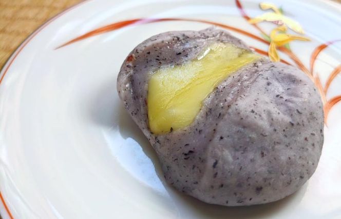 015B565 老舗餅屋さんが作るチーズ入り杵つき生丸餅(梅しそ) 18個入り