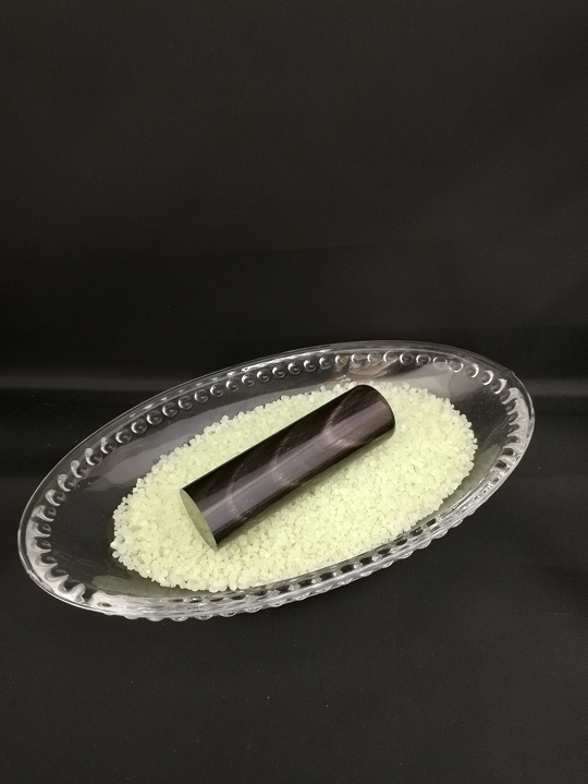 E447染め無し天然黒水牛印鑑　２本セット男性向け(18.0mm×60.0mm・15.0mm×60.0mm)牛モミケース・別珍ケース付き