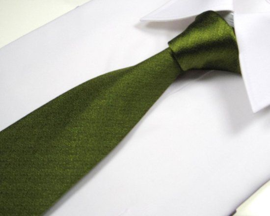 郡内織物「富士桜工房」シルクネクタイ『燻』梨地無地 苔色 FAA1052