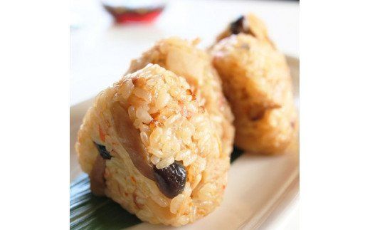 牛すじ食べ比べセット３種類と鶏めしの素/各2個合計8個のセット　一人暮らし 冷凍 レトルト 電子レンジ 湯せん 詰め合わせ 長期保存 備蓄 和食 牛すじ 鶏めし おかず 時短 贈り物