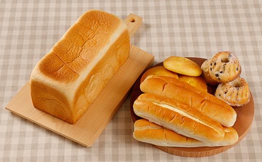 22-812．【3回定期便】「パンのピノキオ」パンの定期便（菓子パン・生食パン）