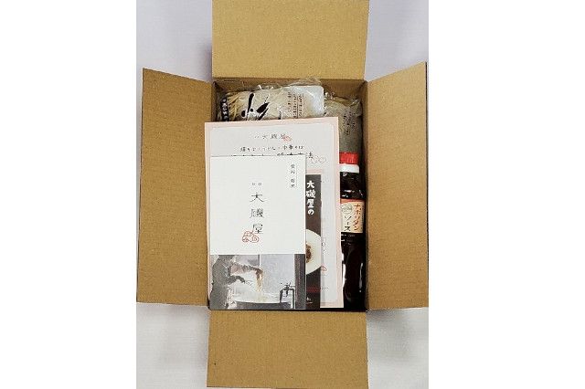 メディア紹介多数！大磯屋製麺所の熟成焼そば（深蒸し仕立て） 10食(中太麺) ナポリタンソース1本付き　H014-036