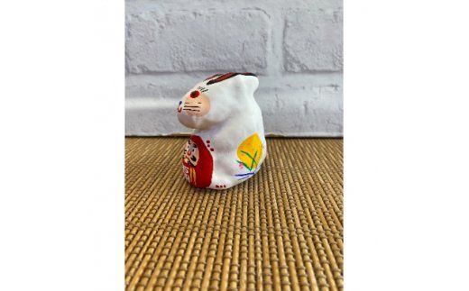 達磨抱き卯(うさぎ)手作り張子人形【埼玉県 春日部市 達磨抱き卯 うさぎ 干支 置物 手作り 張子人形  縁起物 伝統工芸 ギフト】(AW011-1)