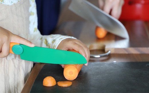 H5-193 にんじんの形をしたこども包丁