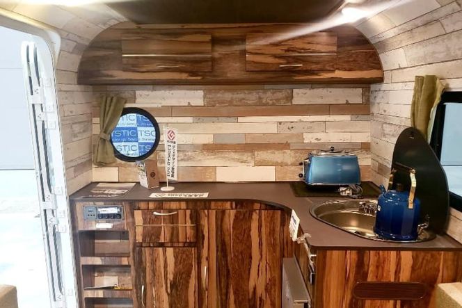 キャンピングトレーラー レジストロ クコ 取得権利チケット / ミスティックプランニング / 山梨県 韮崎市 [20741370] キャンピングカー トレーラー オーダーメイド キャンプ レジャー アウトドア 3人就寝 3人乗り 車中泊 旅 車 クルマ旅 チケット