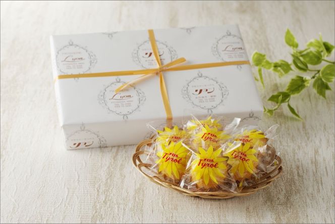 ☆チロル☆ Amazon | チロル チロルチョコ ちいかわちろるチョコ 15個入