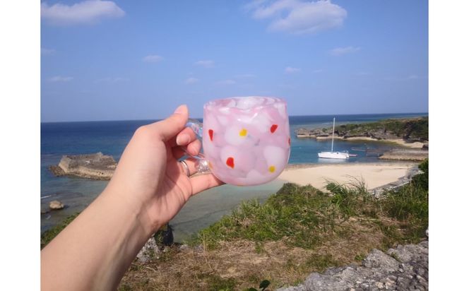【RYUKYU GLASS WORKS 海風】取っ手付きハート型グラス（花あかり）