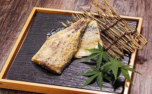 釧鯖 味噌漬け 2切入×3個セット | 北海道産 釧路の鯖（さば）のみを使用した 味噌漬け 釧鯖 せん鯖 サバ 魚貝類 漬魚 味噌 粕等 味噌漬け 北海道 釧路町 冷凍 人気の 訳あり！ 冷凍 魚介類 海鮮 絶品 人気 笹谷商店 直営 釧之助本店 高級 北海道 釧路町 釧路超 特産品 121-1920-15
