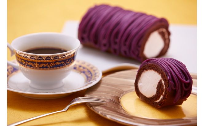 【御菓子御殿】県産紅いもをたっぷり絞った＜紅いもロール12cm＞3本セット 〇 冷凍発送 沖縄 読谷村産 セット商品 読谷本店 スポンジ生地 クリーム 紅いも 人気商品 名護店 国際通り店 恩納店