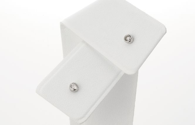 J011-4 ARC-EN-CIEL プラチナ ダイヤ ピアス（計0.16ct）【鑑別書付き ジュエリー プレゼント ギフト ファッション アクセサリー 贈り物 贈答 お祝い 記念日】