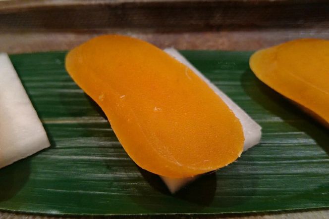 FE252　ミシュランプレート掲載のお料理店「まどか」　自家製 高級 からすみ 2本入 　【桐箱入・無添加】