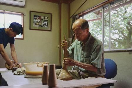 和紙染草花文花入 【日の隈窯 和紙染 和紙 佐賀 陶器 粉引き 鉄絵 草花 窯元 陶芸作家 花瓶】(H025110)