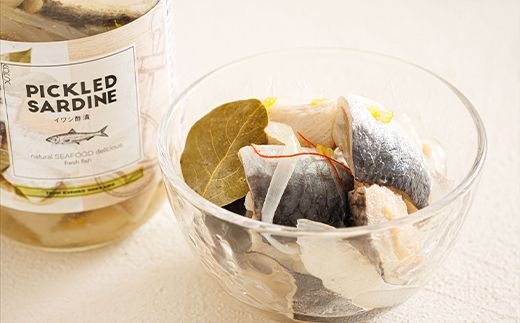 3種類の 魚の 酢漬け 340g×1コ 計3コ | ピクルス風のお酢に漬け込む 釧之助の ピクルド イワシの 酢漬け ピクルドサーディン 鰯 酢漬 焼サバの ピクルドヤキサバ さけ サケ シャケ 釧之助本店でも 大人気の 酢漬 冷凍 調理済み 一人暮らし セット おかず 魚介類 海鮮 絶品 人気 笹谷商店 直営 釧之助本店 高級 北海道 釧路町 釧路超 特産品 121-1920-117