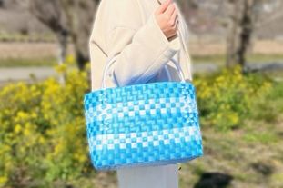 【超特価sale開催】  文子さんのテープかごバッグ(青×白）（高知県越知町 バッグ