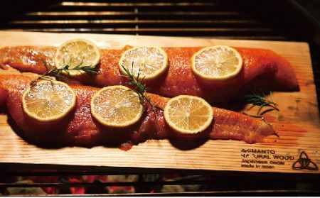 R5-912．焼き上がりふっくら！四万十杉のBBQ用ウッドプランク