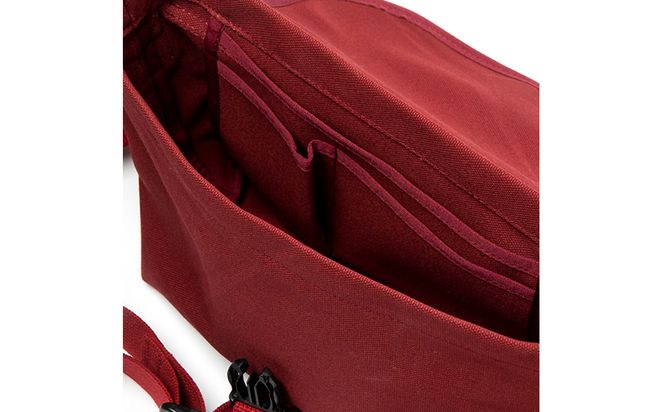 「琉球帆布」ツートンメッセンジャーS / レッド - 帆布 赤 使いやすい バッグ 鞄 かばん 斜め掛け おしゃれ ファッション ポイント 手づくり ハンドメイド 琉球帆布 手仕事 伝統技術 沖縄県 八重瀬町【価格改定】