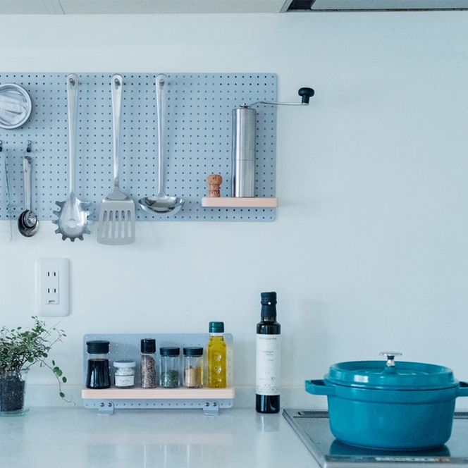 BG-1a R9 pegboard hinoki stage（キッチン収納）