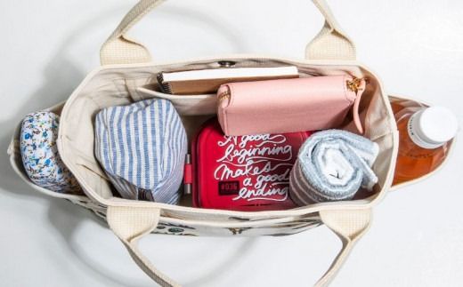 「琉球帆布」お散歩バッグ （POKKE104ブーゲンビリア） - 帆布 布 トート トートバッグ 人気 アーティスト イラストレーター Pokke104 池城由紀乃 おしゃれ レディース ファッション お出かけ かばん 鞄 手仕事 手づくり ハンドメイド 琉球帆布 伝統技術 沖縄県 八重瀬町【価格改定】