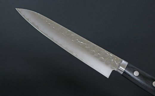 H24-28 兼常作 鎚目VG-1 黒合板柄 ペティナイフ 135mm ～よく切れる ステンレス 職人業 職人魂 関の刃物 海外でも人気 KC-944～