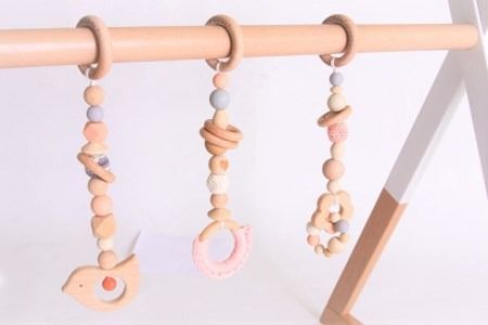 NI-6 HOPPL（ホップル）　ベビージムセット（グレー）・ハンギングトイ（ピンク）