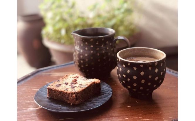 ＜南陶窯＞四つ足カップ丸形２個セット【ドット】 ☆ 読谷村 やちむん ブセナテラス内 久場政一 陶芸家 やきもの エスニック ポタリー 沖縄県