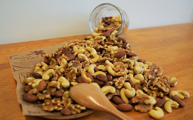 直火焙煎 無塩 素焼き ミックスナッツ チャック付き 1kg × 2袋 計 2kg アーモンド カシューナッツ 生くるみ 3種類 塩 油 不使用 食感 鉄分 食物繊維 バランス栄養食 健康志向 おやつ おつまみ シュクレナッツ nuts 愛知県 碧南市 送料無料 H059-161