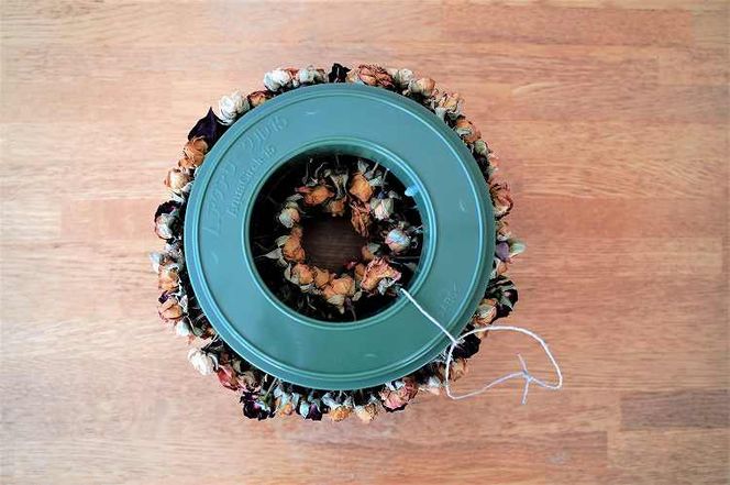 【地産地消】バラづくしの華やぎドライフラワーリース 4色以上のバラを使用 壁掛け可能 インテリア プレゼント H092-060