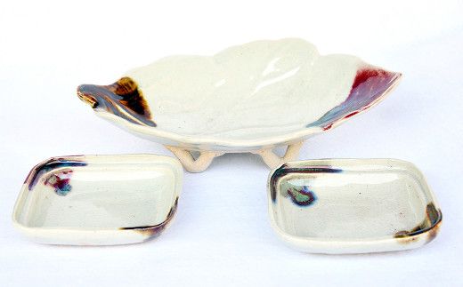 【上野焼香春徹山窯】足付き木の葉鉢1枚と角皿2枚 セット