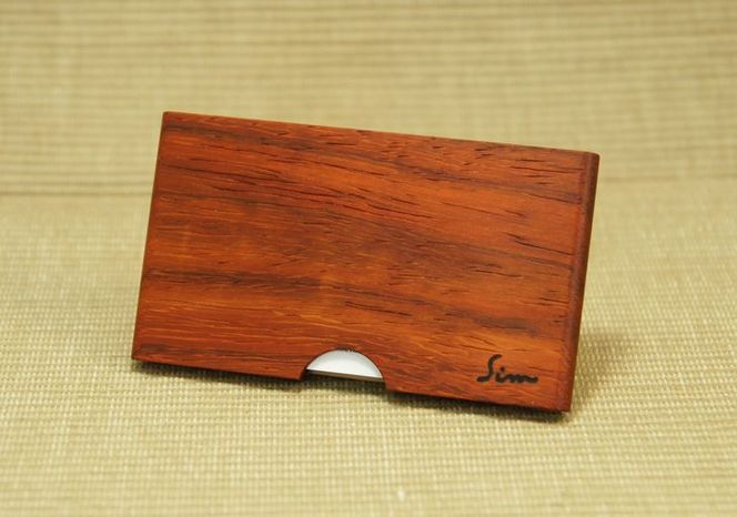 ＜松永弦楽器工房＞木製名刺入れ◇（カラー選択：メープル、ブラックウオールナット、アフリカンパドック） 