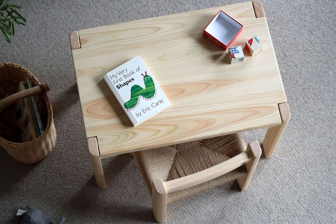 ファニファニの国産ヒノキ　子供イスと机　sol&will